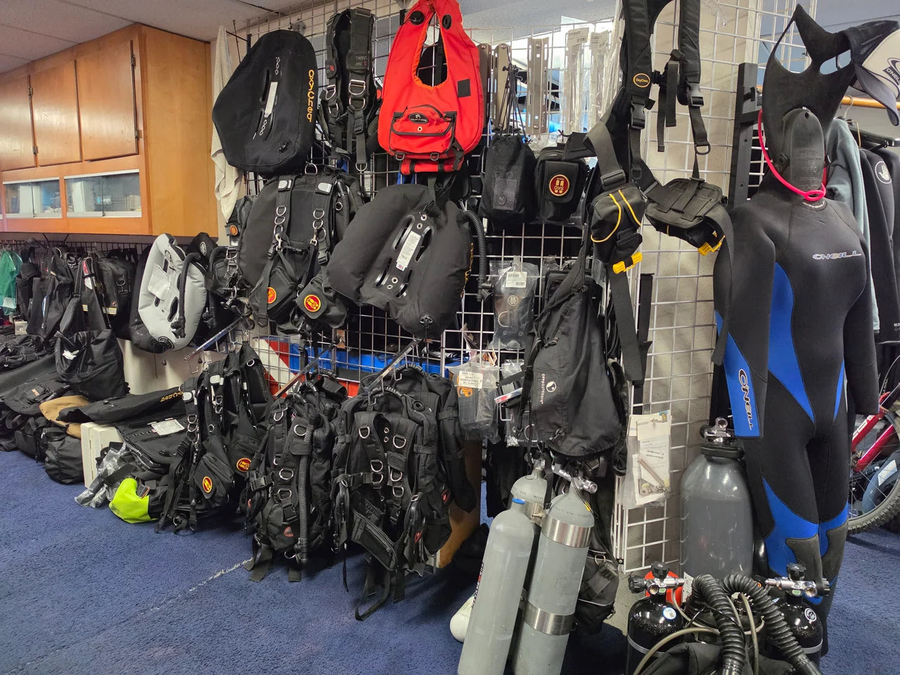 Buoyancy systems, exposure suits and cylinders inside Openwater Habitat